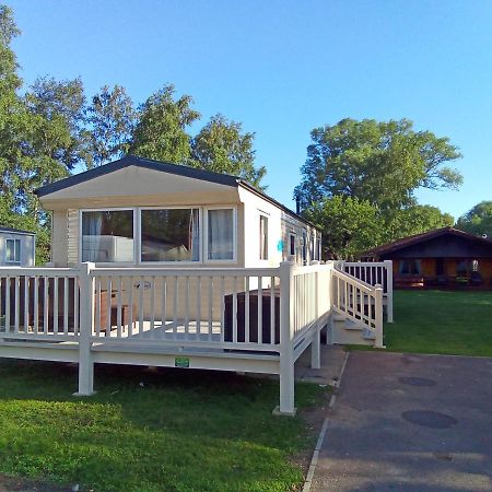Beautiful 3 Bedroom Caravan With Hot Tub - Tattershall Lakes Dış mekan fotoğraf