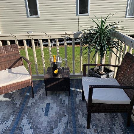 Beautiful 3 Bedroom Caravan With Hot Tub - Tattershall Lakes Dış mekan fotoğraf