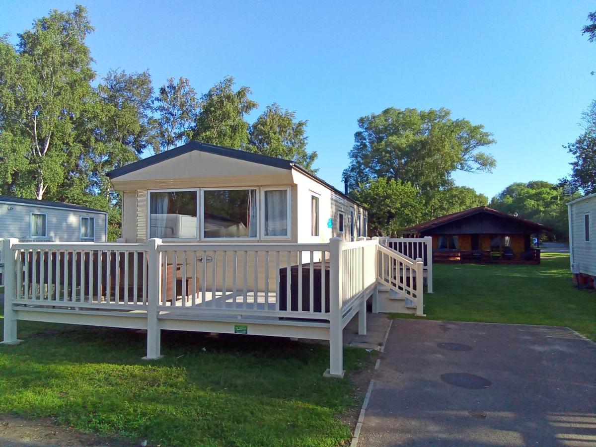 Beautiful 3 Bedroom Caravan With Hot Tub - Tattershall Lakes Dış mekan fotoğraf