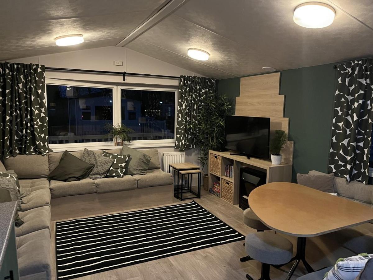 Beautiful 3 Bedroom Caravan With Hot Tub - Tattershall Lakes Dış mekan fotoğraf